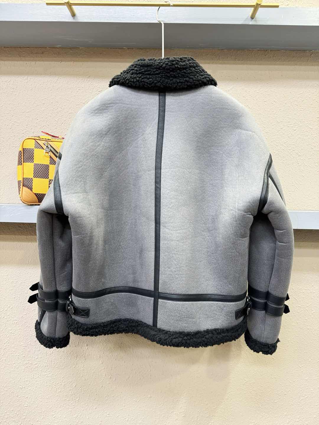 Moncler蒙口 新品皮毛一体，原生态人造皮面料；100%进口皮毛一体！采用进口人造皮皮料！皮料品质相