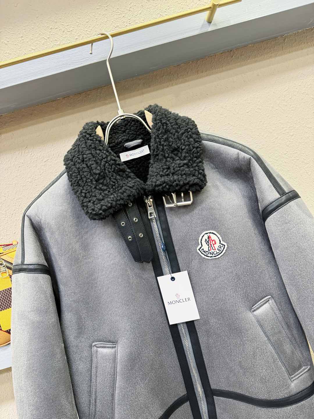 Moncler蒙口 新品皮毛一体，原生态人造皮面料；100%进口皮毛一体！采用进口人造皮皮料！皮料品质相