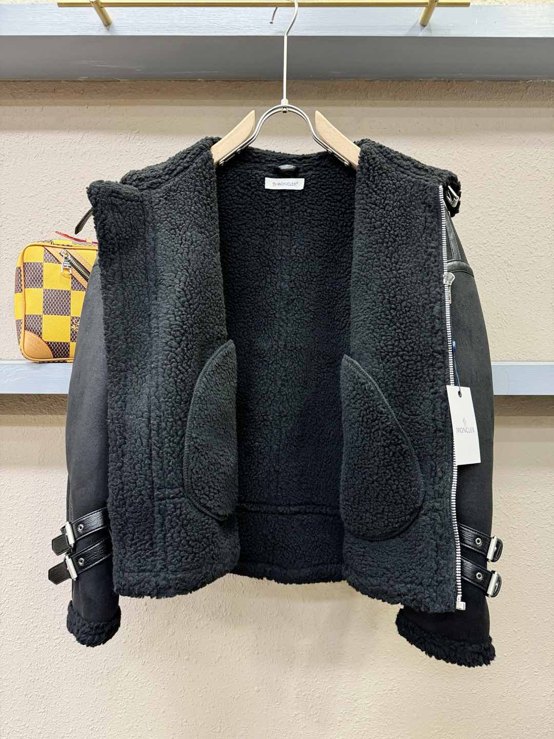 Moncler蒙口 新品皮毛一体，原生态人造皮面料；100%进口皮毛一体！采用进口人造皮皮料！皮料品质相