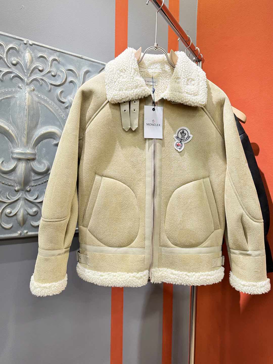 Moncler蒙口 新品皮毛一体，原生态人造皮面料；100%进口皮毛一体！采用进口人造皮！皮料品质相当高