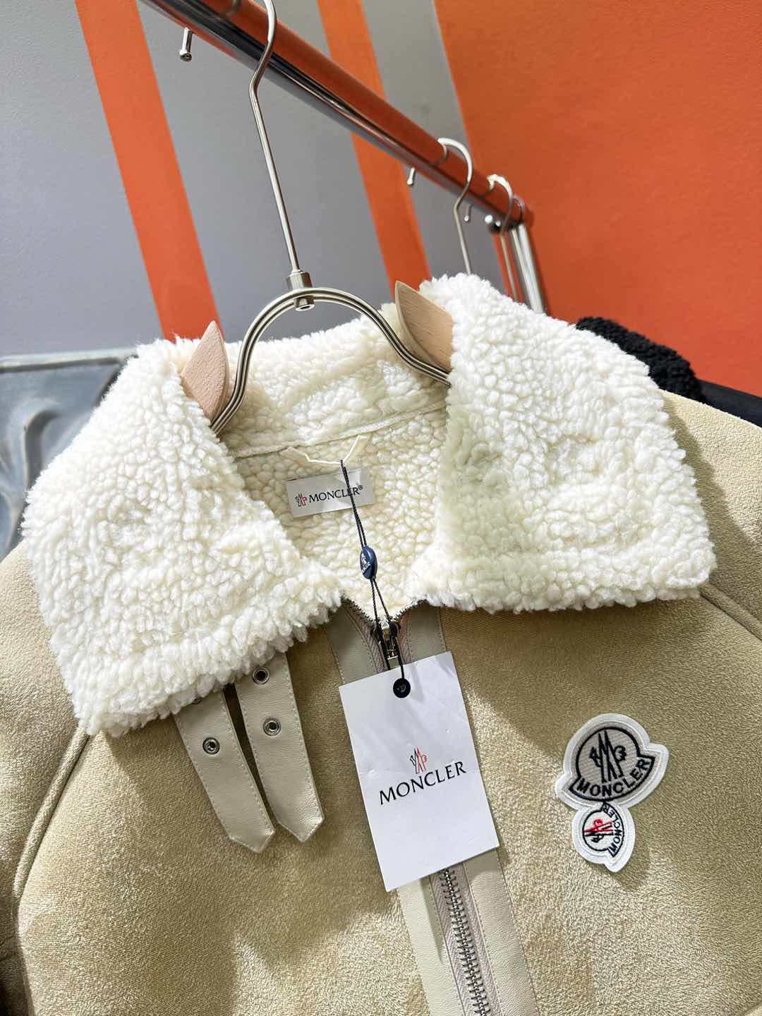 Moncler蒙口 新品皮毛一体，原生态人造皮面料；100%进口皮毛一体！采用进口人造皮！皮料品质相当高