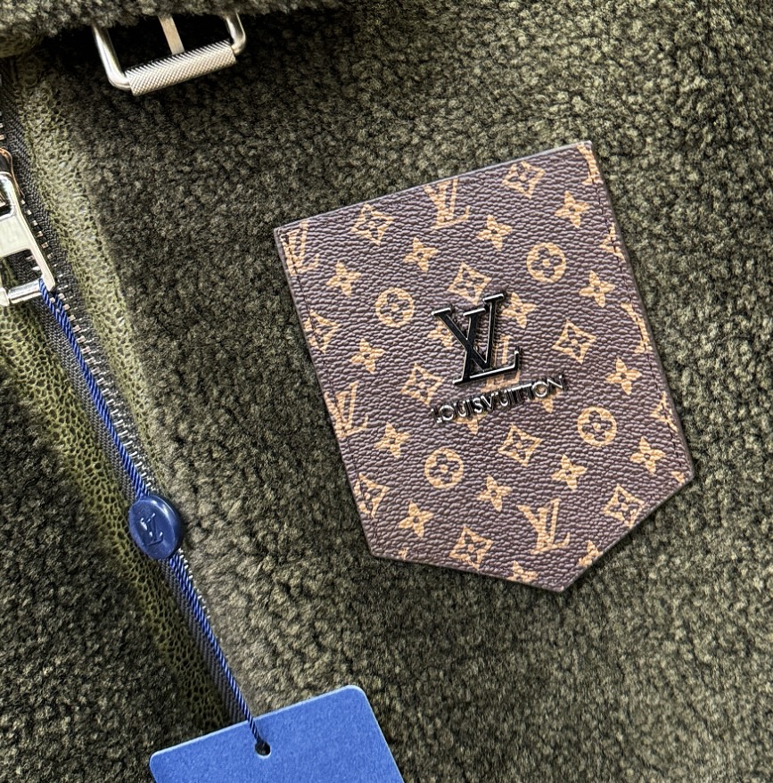 LV路易威登 新品皮毛一体，原生态人造皮面料；100%进口皮毛一体！采用进口人造皮皮料！皮料品质相当高级