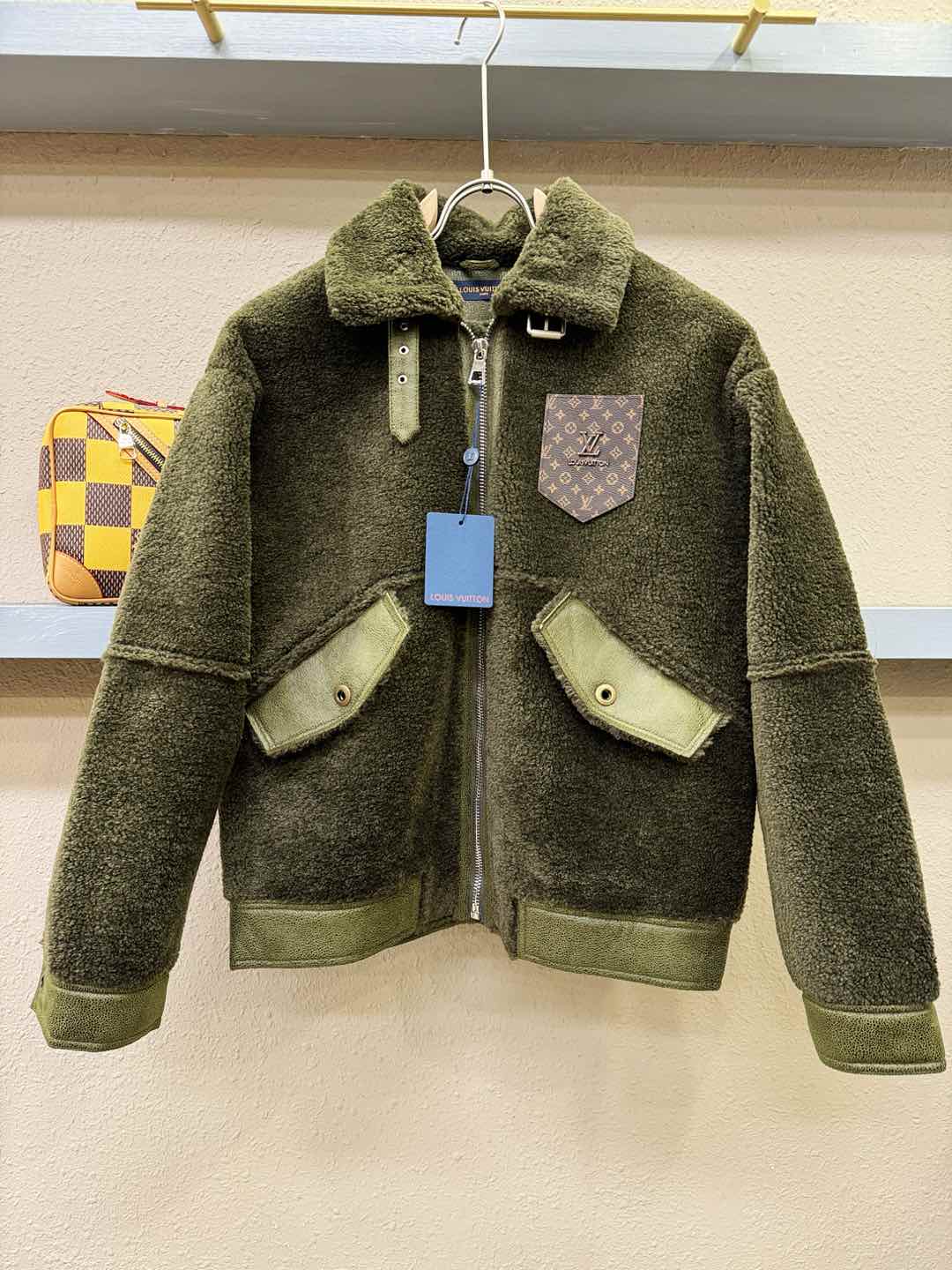 LV路易威登 新品皮毛一体，原生态人造皮面料；100%进口皮毛一体！采用进口人造皮皮料！皮料品质相当高级