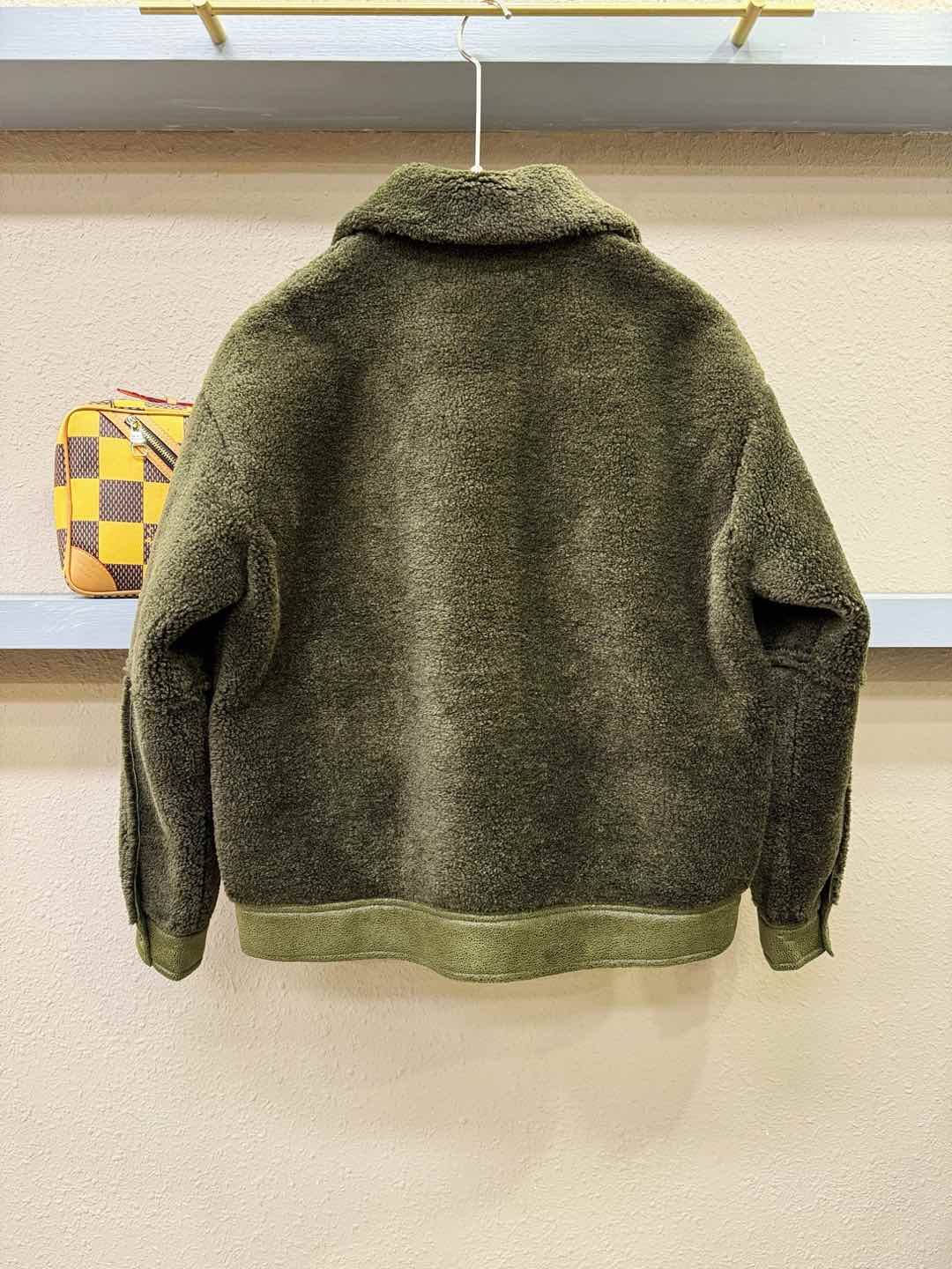 LV路易威登 新品皮毛一体，原生态人造皮面料；100%进口皮毛一体！采用进口人造皮皮料！皮料品质相当高级