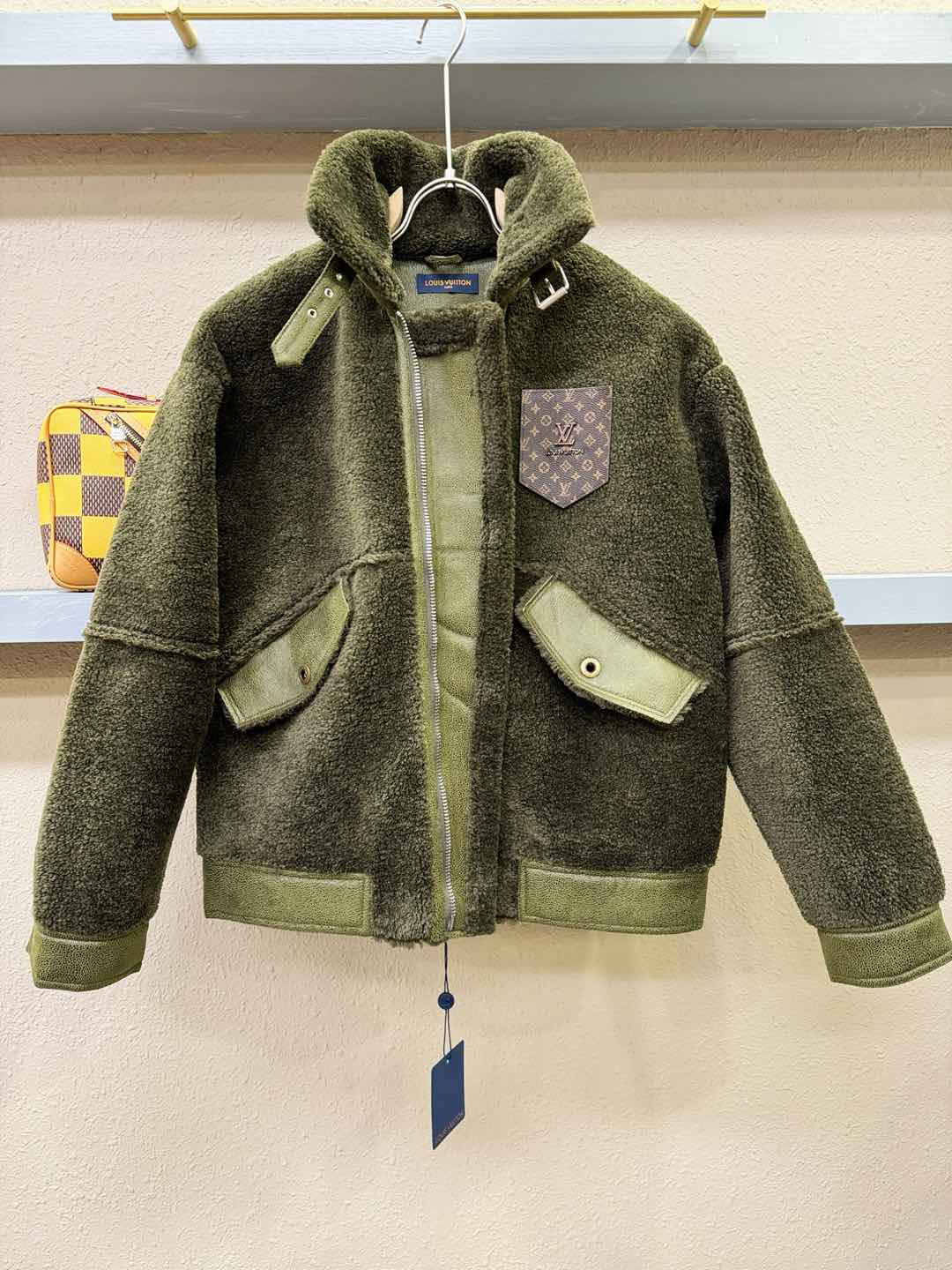 LV路易威登 新品皮毛一体，原生态人造皮面料；100%进口皮毛一体！采用进口人造皮皮料！皮料品质相当高级