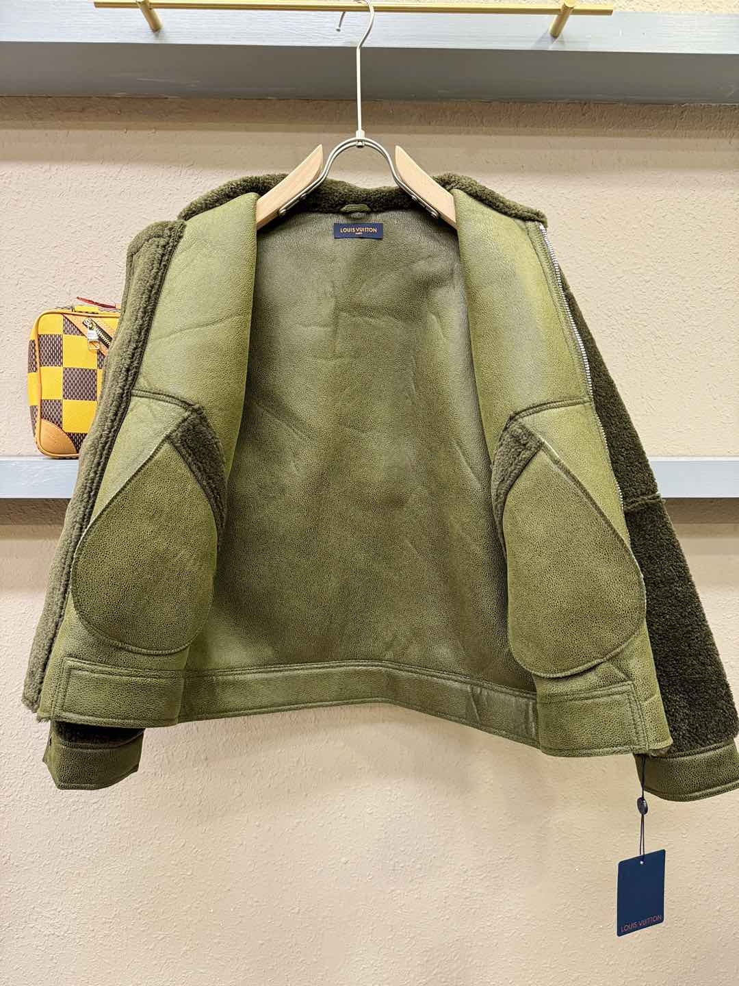 LV路易威登 新品皮毛一体，原生态人造皮面料；100%进口皮毛一体！采用进口人造皮皮料！皮料品质相当高级