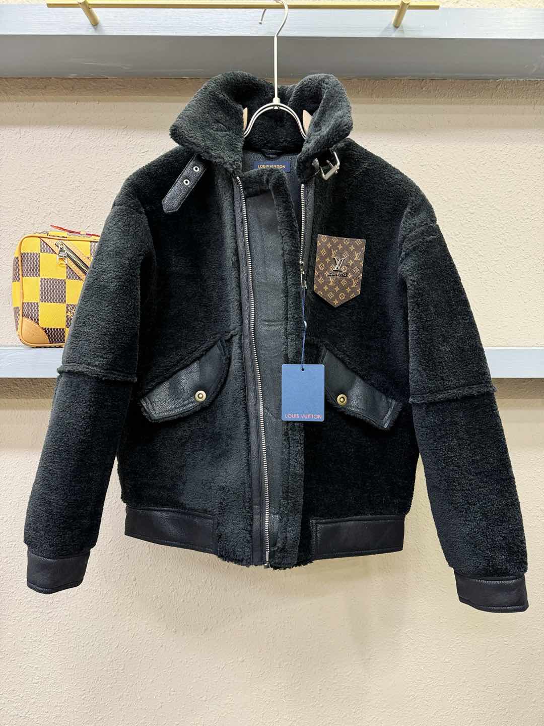 LV路易威登 新品皮毛一体，原生态人造皮面料；100%进口皮毛一体！采用进口人造皮皮料！皮料品质相当高级