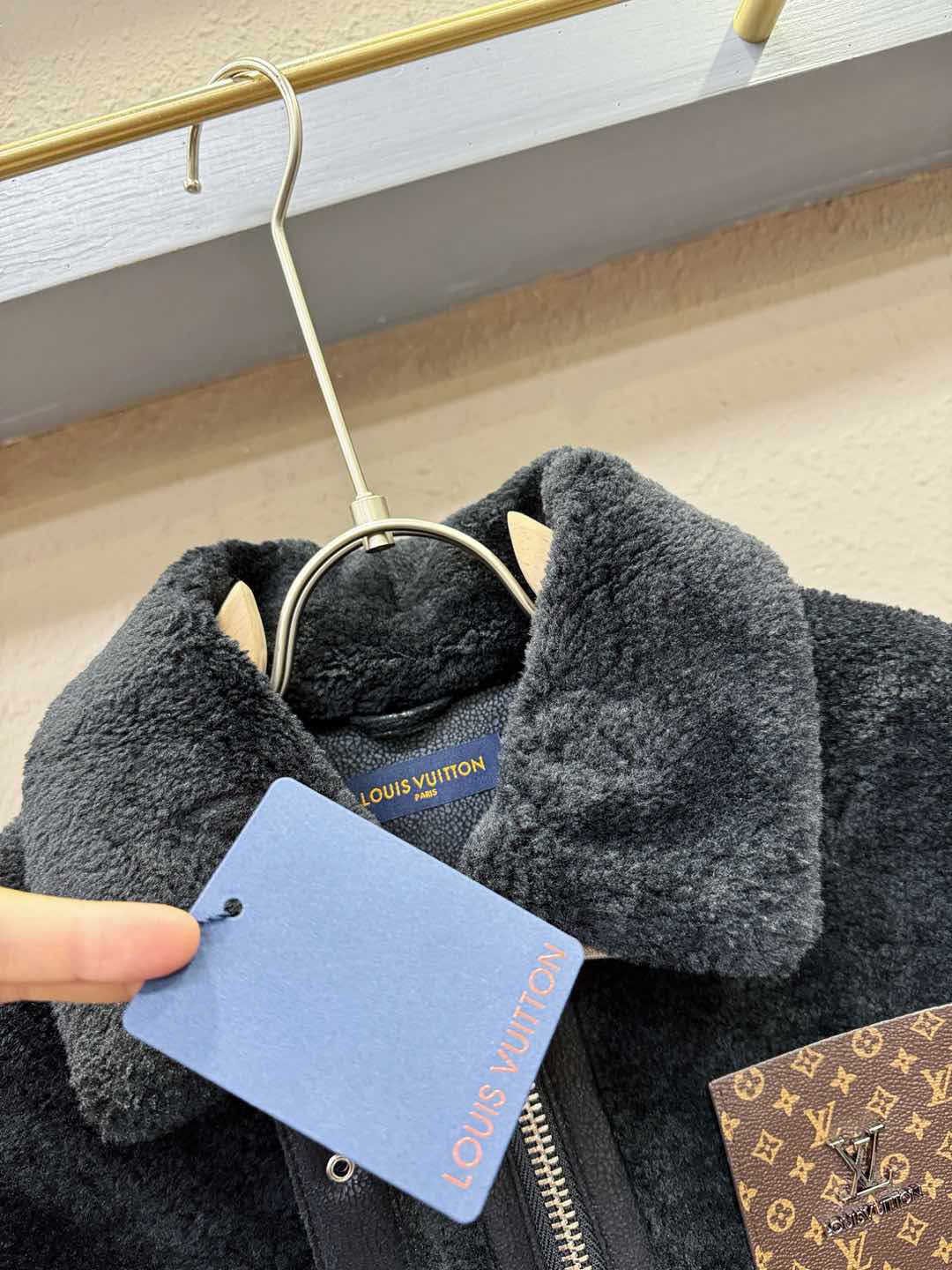 LV路易威登 新品皮毛一体，原生态人造皮面料；100%进口皮毛一体！采用进口人造皮皮料！皮料品质相当高级