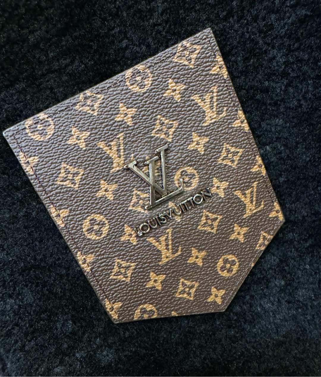 LV路易威登 新品皮毛一体，原生态人造皮面料；100%进口皮毛一体！采用进口人造皮皮料！皮料品质相当高级