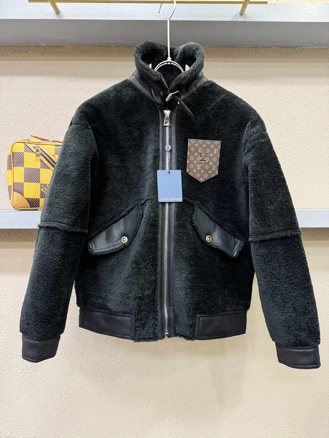 LV路易威登 新品皮毛一体，原生态人造皮面料；100%进口皮毛一体！采用进口人造皮皮料！皮料品质相当高级