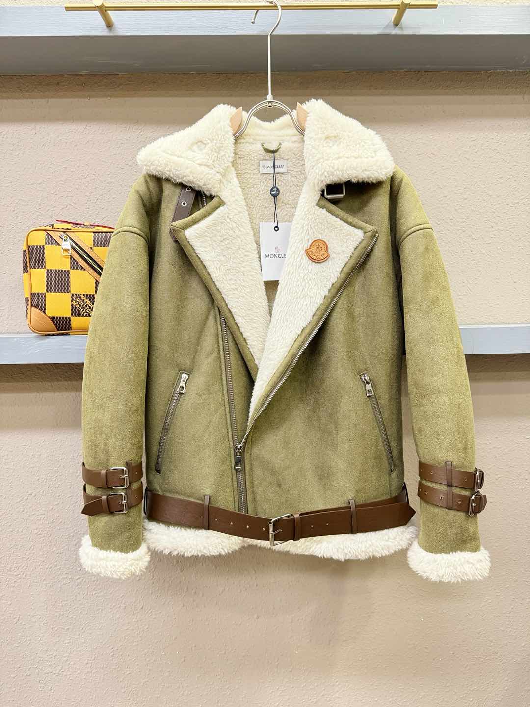 Moncler蒙口 新品皮毛一体，原生态人造皮面料；100%进口皮毛一体！采用进口人造皮！皮料品质相当高