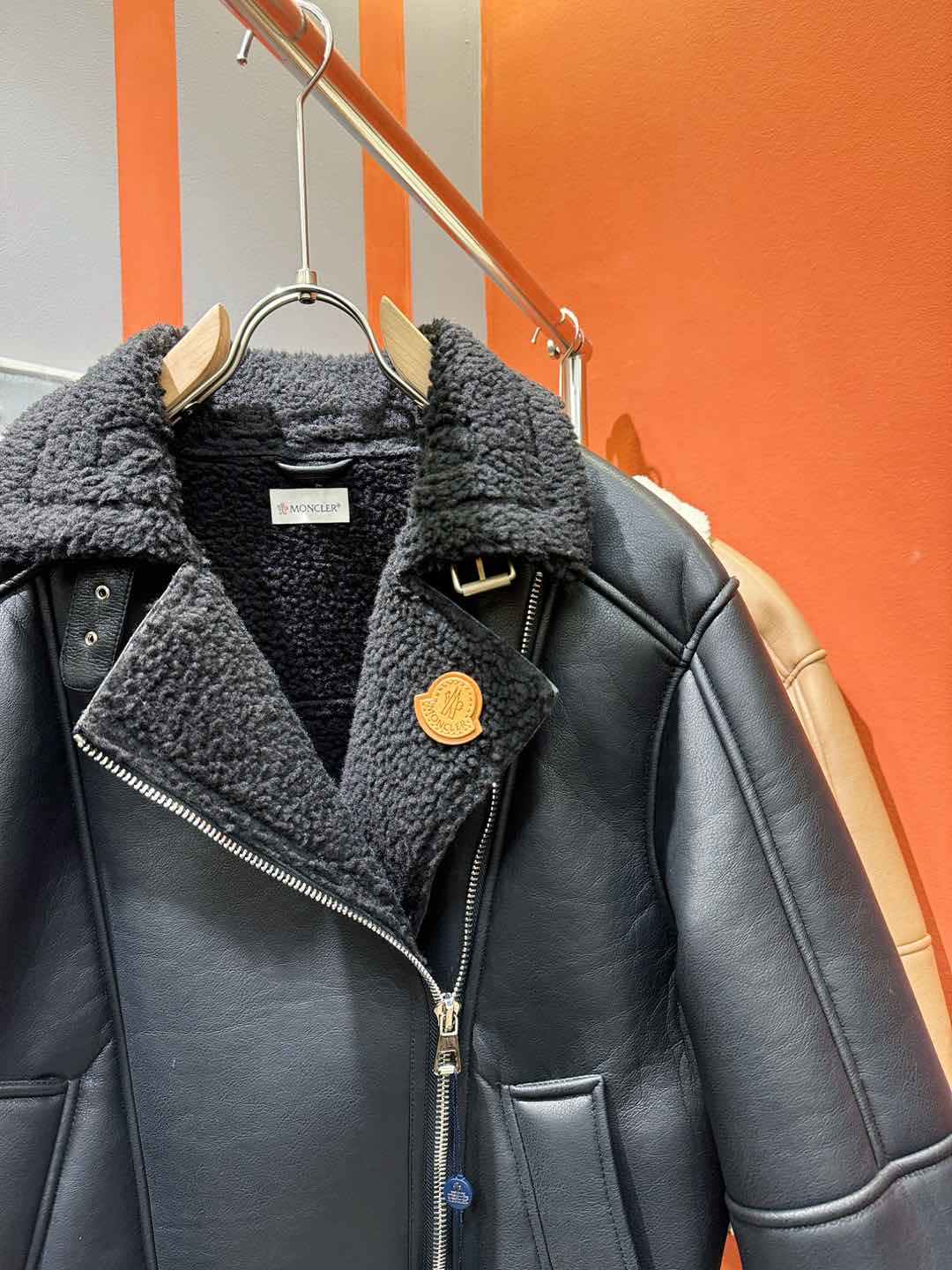 Moncler蒙口 新品皮毛一体，原生态人造皮面料；100%进口皮毛一体！采用进口人造皮！皮料品质相当高