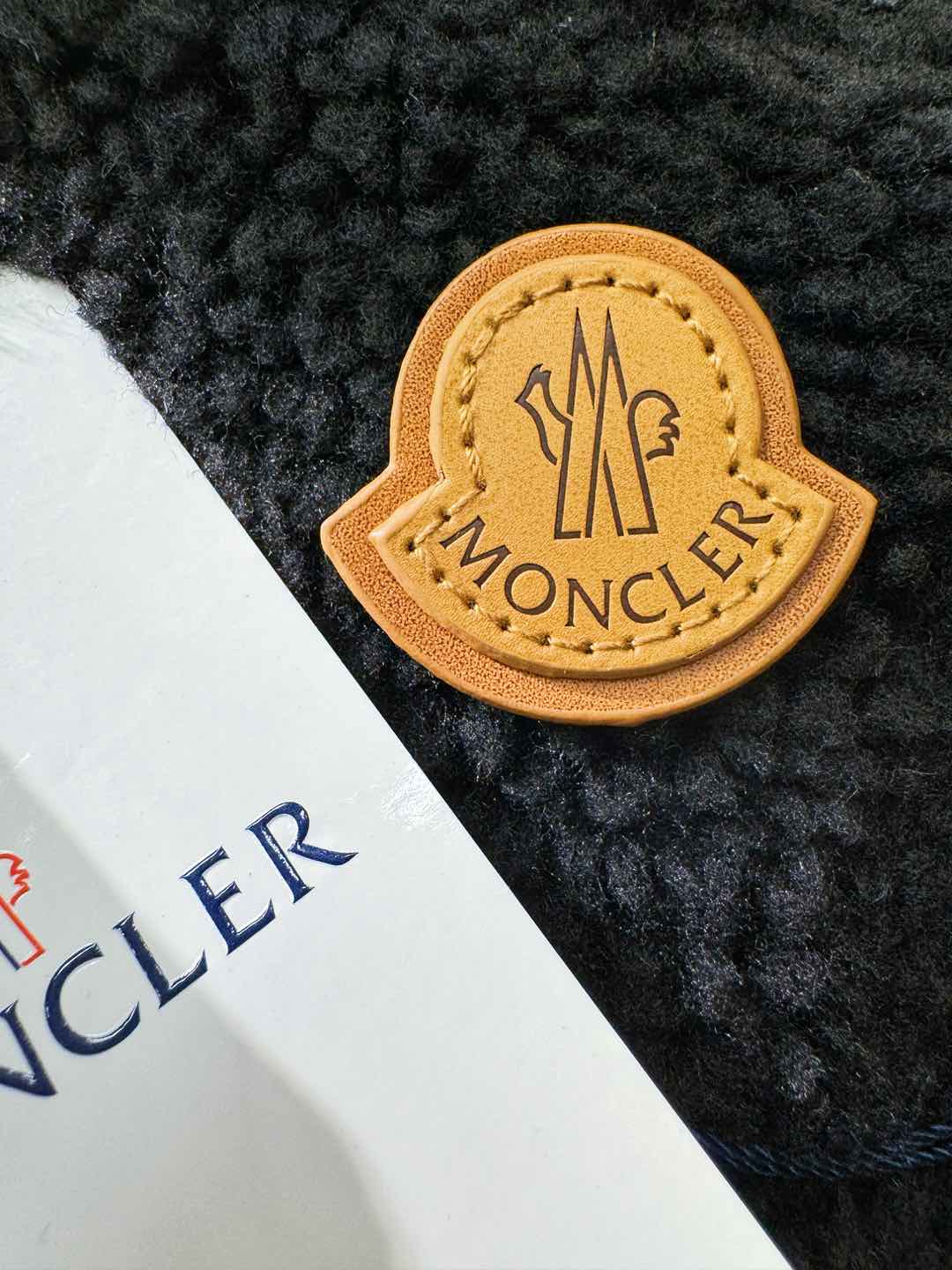 Moncler蒙口 新品皮毛一体，原生态人造皮面料；100%进口皮毛一体！采用进口人造皮！皮料品质相当高