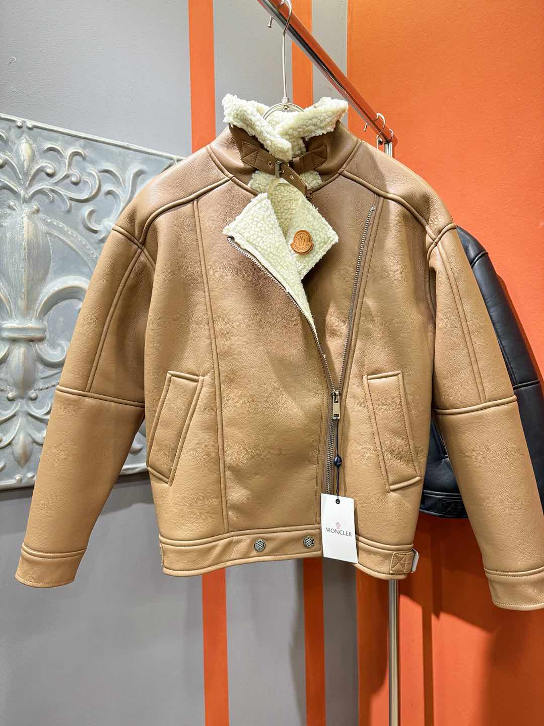 Moncler蒙口 新品皮毛一体，原生态人造皮面料；100%进口皮毛一体！采用进口人造皮！皮料品质相当高