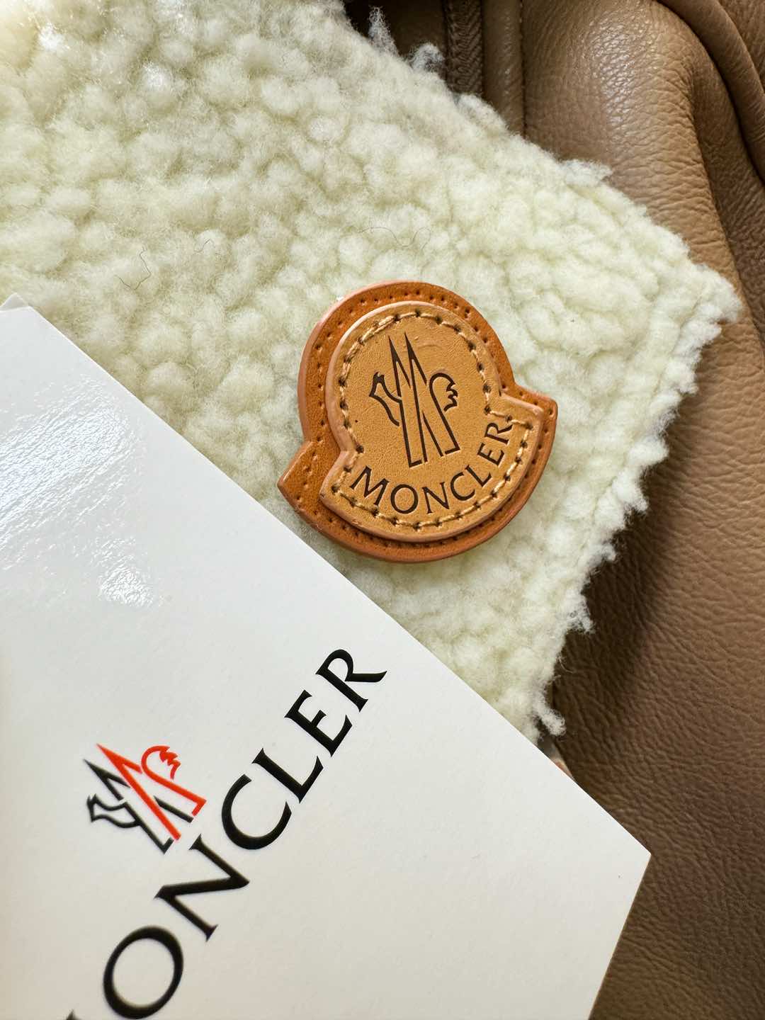 Moncler蒙口 新品皮毛一体，原生态人造皮面料；100%进口皮毛一体！采用进口人造皮！皮料品质相当高