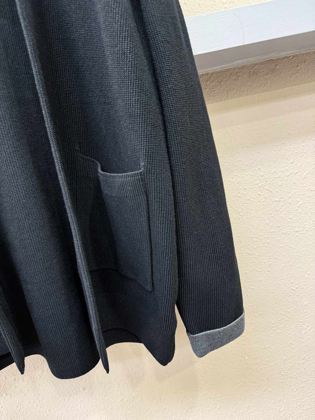 Ermenegildo Zeg*a杰*亚 2025秋冬新款毛衣开衫，手感柔软。 logo图案设计，贸易公