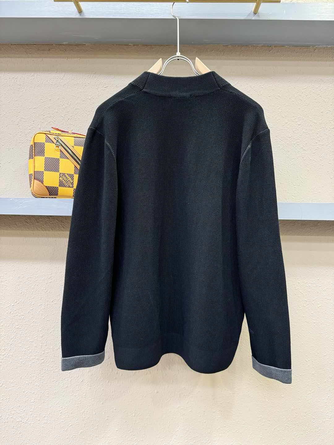 Ermenegildo Zeg*a杰*亚 2025秋冬新款毛衣开衫，手感柔软。 logo图案设计，贸易公