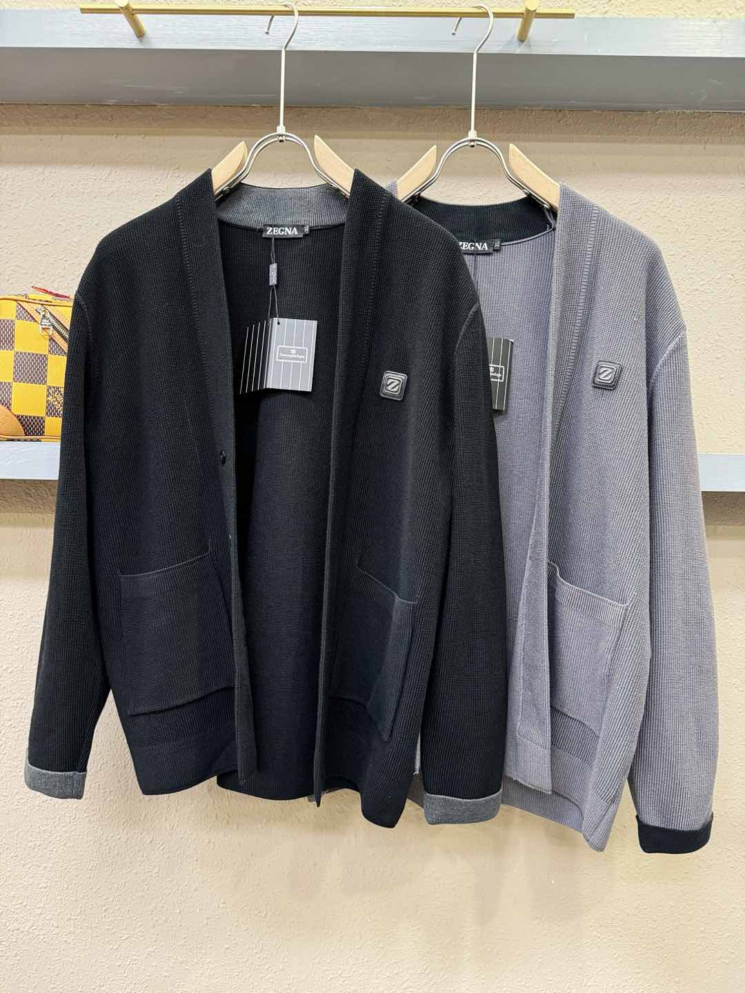 Ermenegildo Zeg*a杰*亚 2025秋冬新款毛衣开衫，手感柔软。 logo图案设计，贸易公