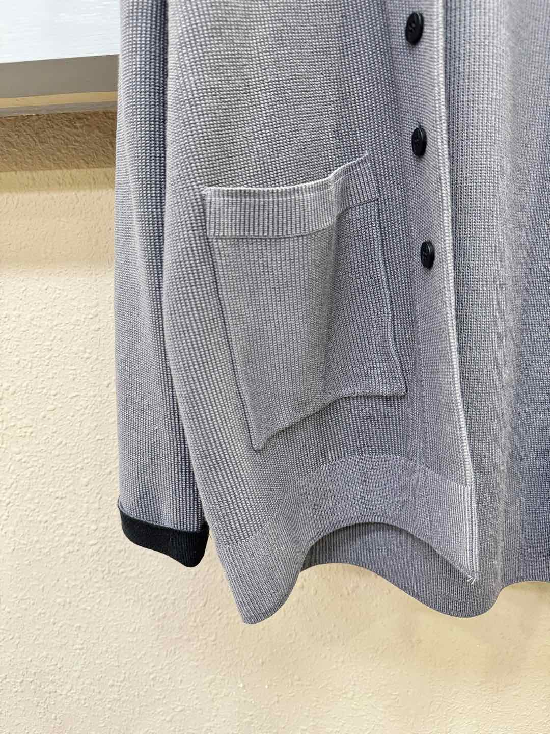 Ermenegildo Zeg*a杰*亚 2025秋冬新款毛衣开衫，手感柔软。 logo图案设计，贸易公