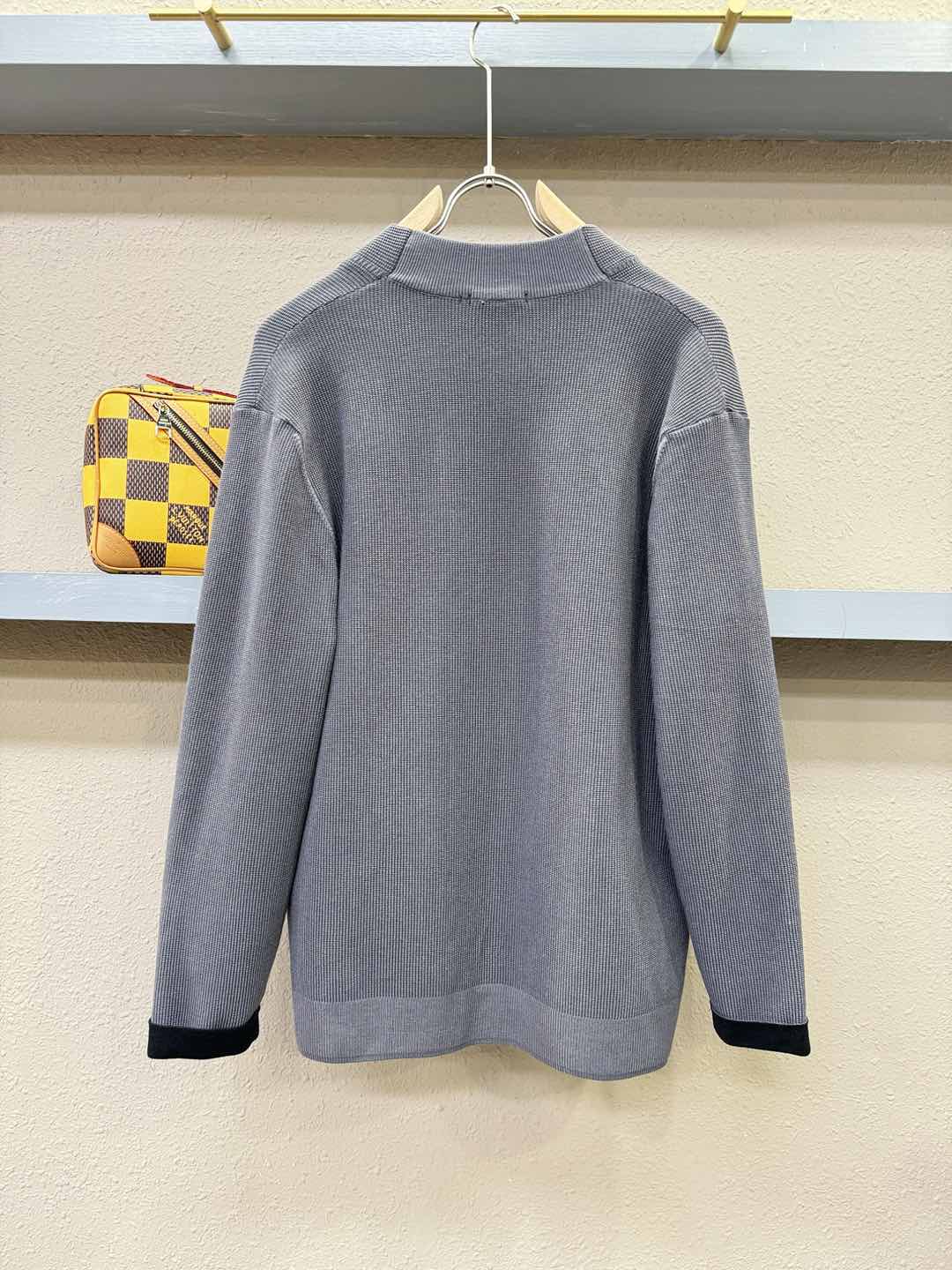 Ermenegildo Zeg*a杰*亚 2025秋冬新款毛衣开衫，手感柔软。 logo图案设计，贸易公