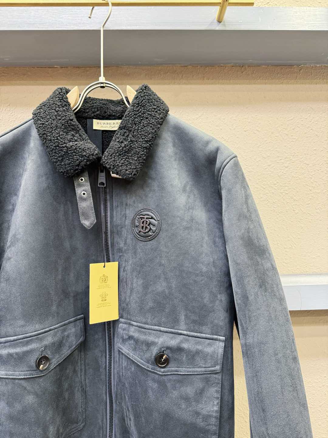 BURBERRY巴宝莉 新品皮毛一体，原生态人造皮面料；100%进口皮毛一体！采用进口人造皮！皮料品质相