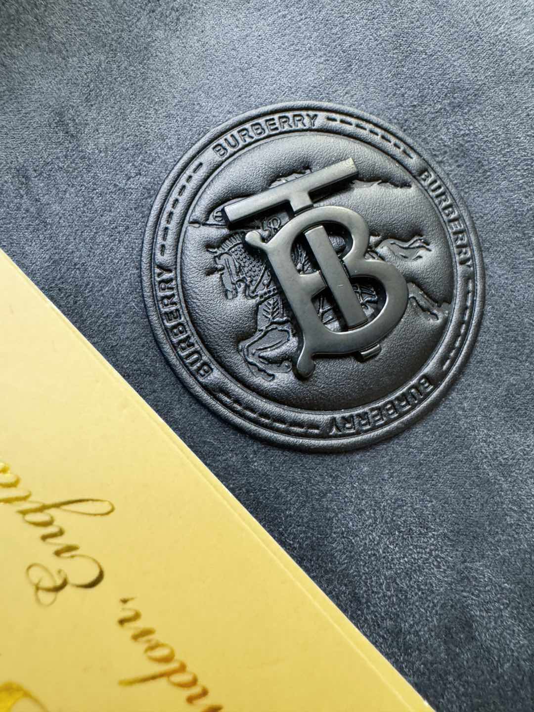 BURBERRY巴宝莉 新品皮毛一体，原生态人造皮面料；100%进口皮毛一体！采用进口人造皮！皮料品质相