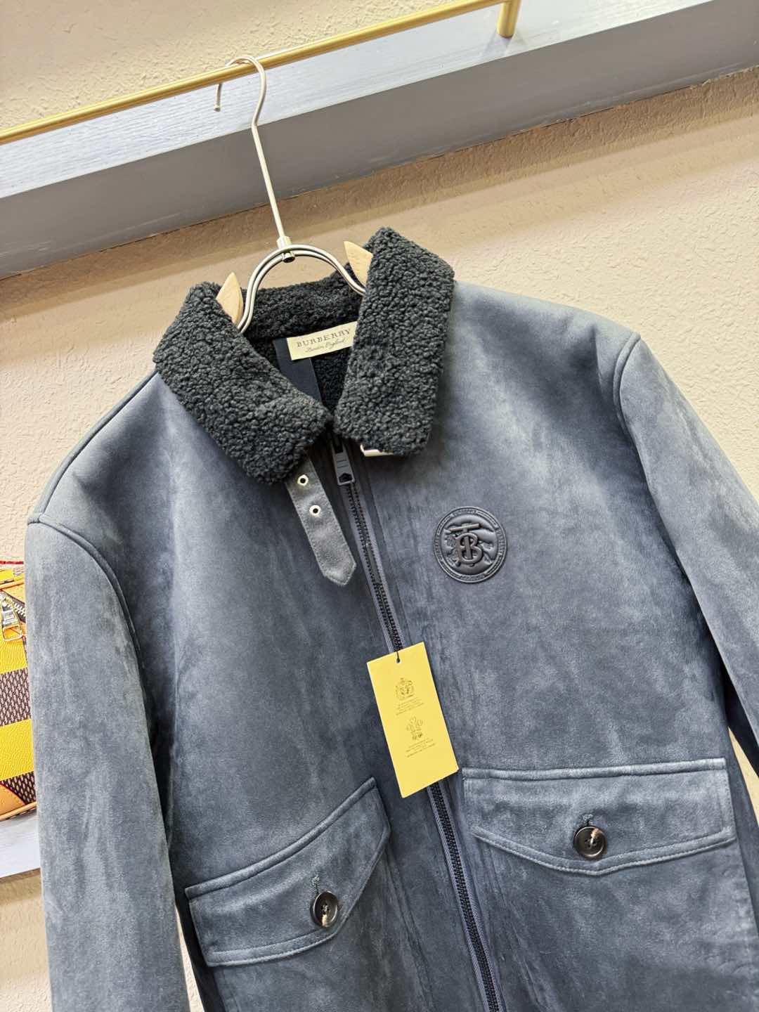 BURBERRY巴宝莉 新品皮毛一体，原生态人造皮面料；100%进口皮毛一体！采用进口人造皮！皮料品质相