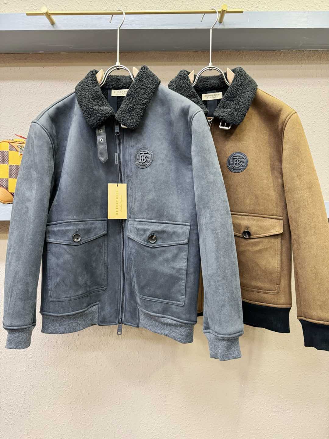 BURBERRY巴宝莉 新品皮毛一体，原生态人造皮面料；100%进口皮毛一体！采用进口人造皮！皮料品质相