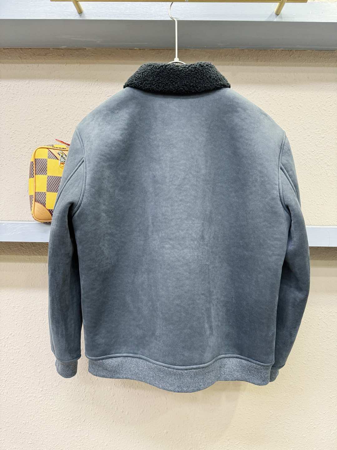 BURBERRY巴宝莉 新品皮毛一体，原生态人造皮面料；100%进口皮毛一体！采用进口人造皮！皮料品质相