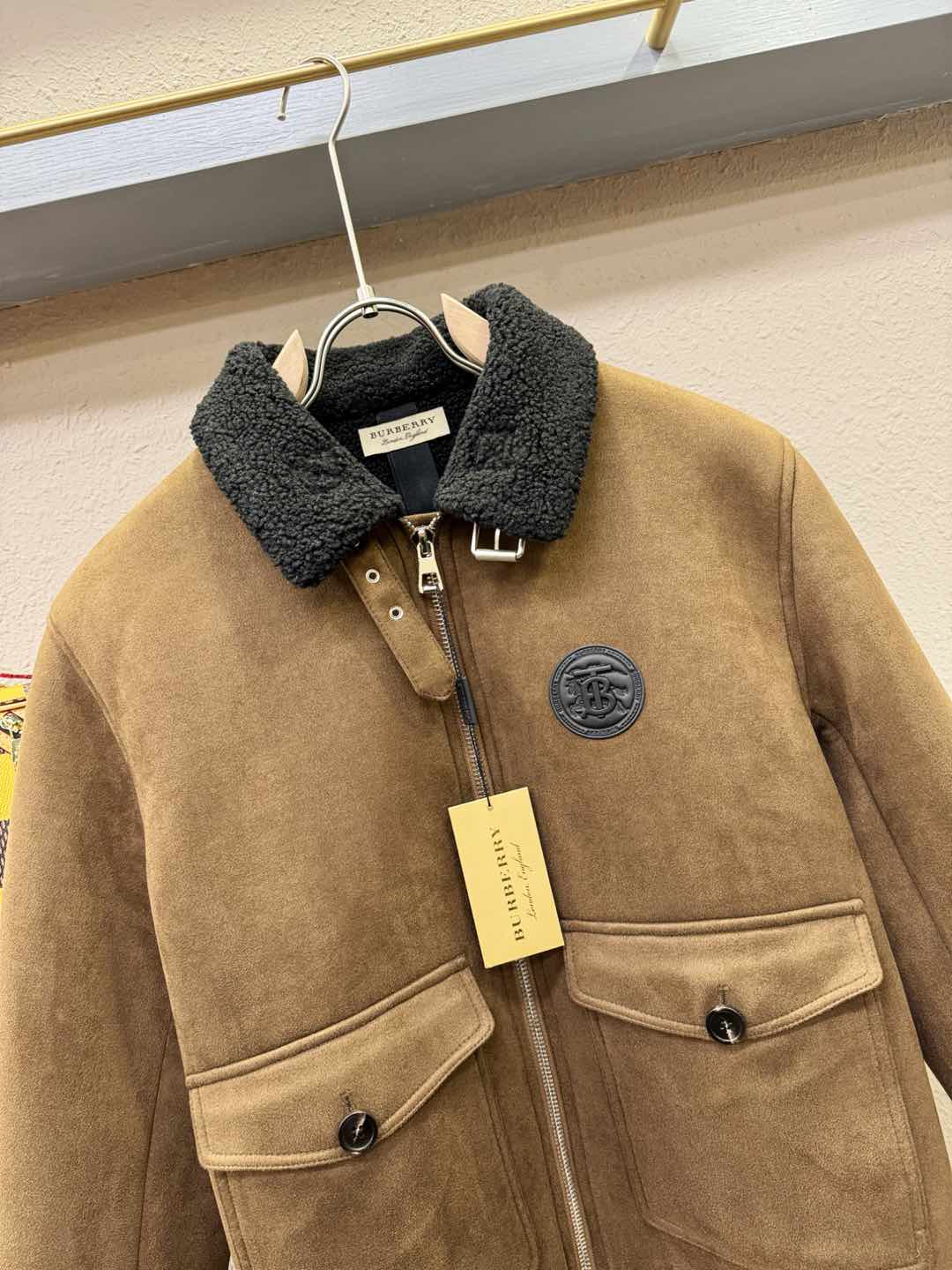 BURBERRY巴宝莉 新品皮毛一体，原生态人造皮面料；100%进口皮毛一体！采用进口人造皮！皮料品质相