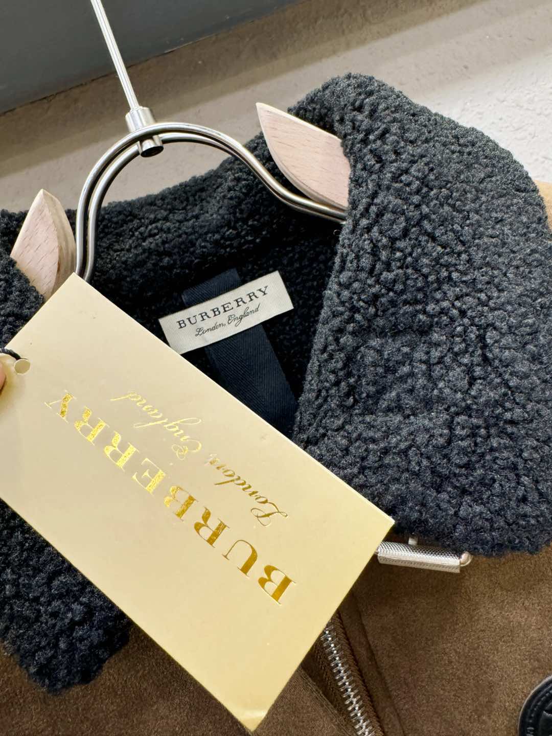 BURBERRY巴宝莉 新品皮毛一体，原生态人造皮面料；100%进口皮毛一体！采用进口人造皮！皮料品质相