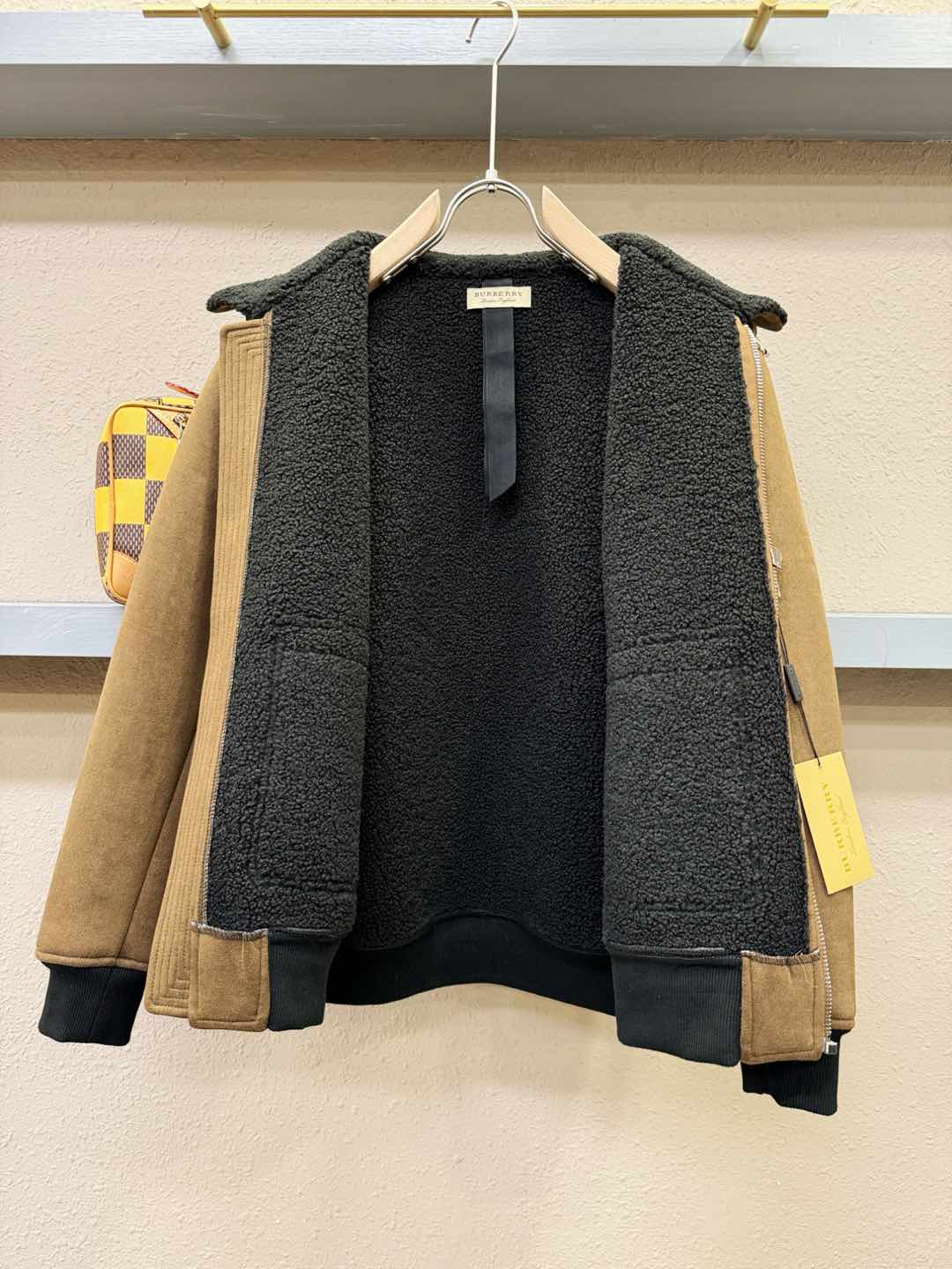 BURBERRY巴宝莉 新品皮毛一体，原生态人造皮面料；100%进口皮毛一体！采用进口人造皮！皮料品质相