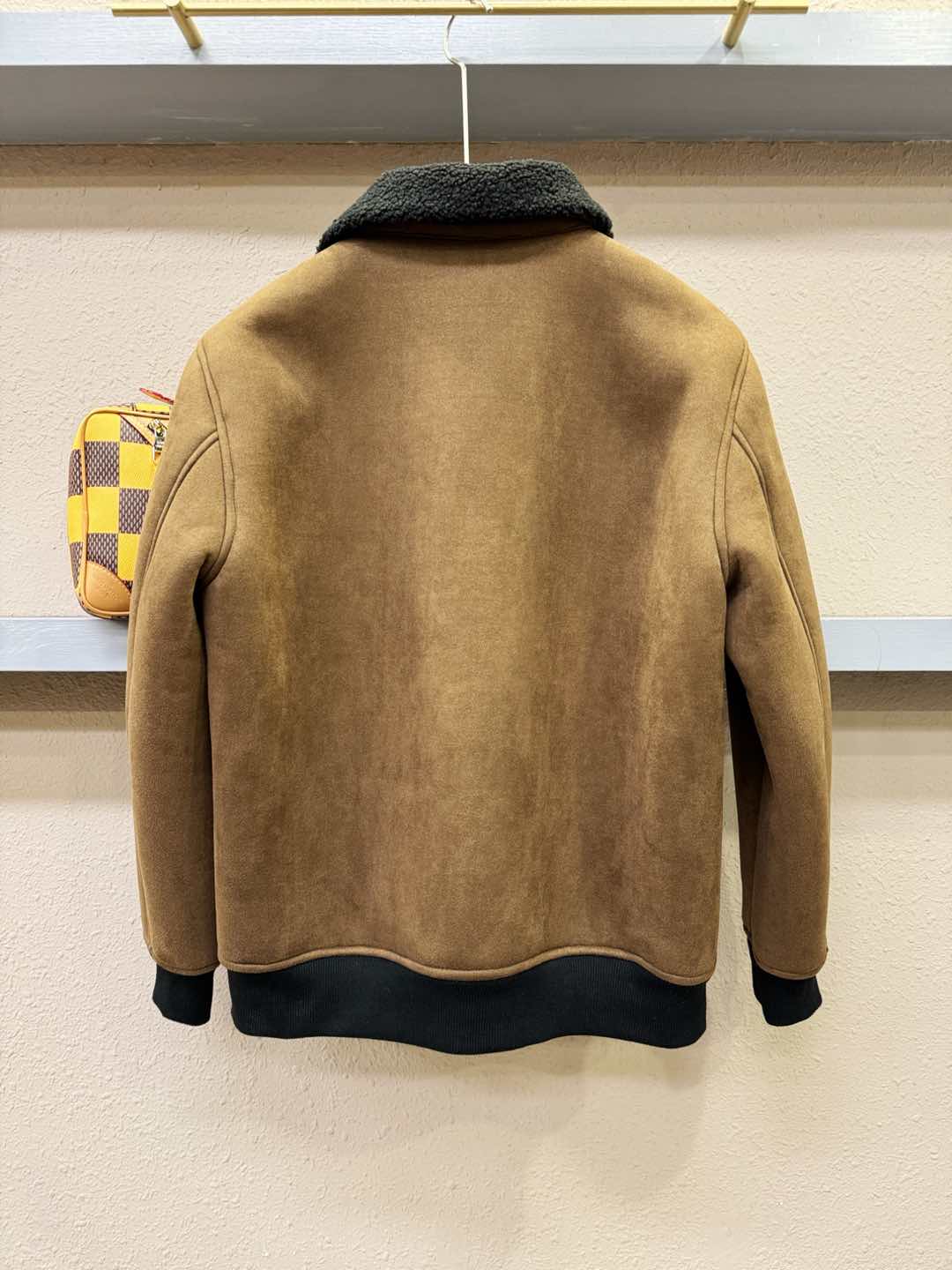 BURBERRY巴宝莉 新品皮毛一体，原生态人造皮面料；100%进口皮毛一体！采用进口人造皮！皮料品质相