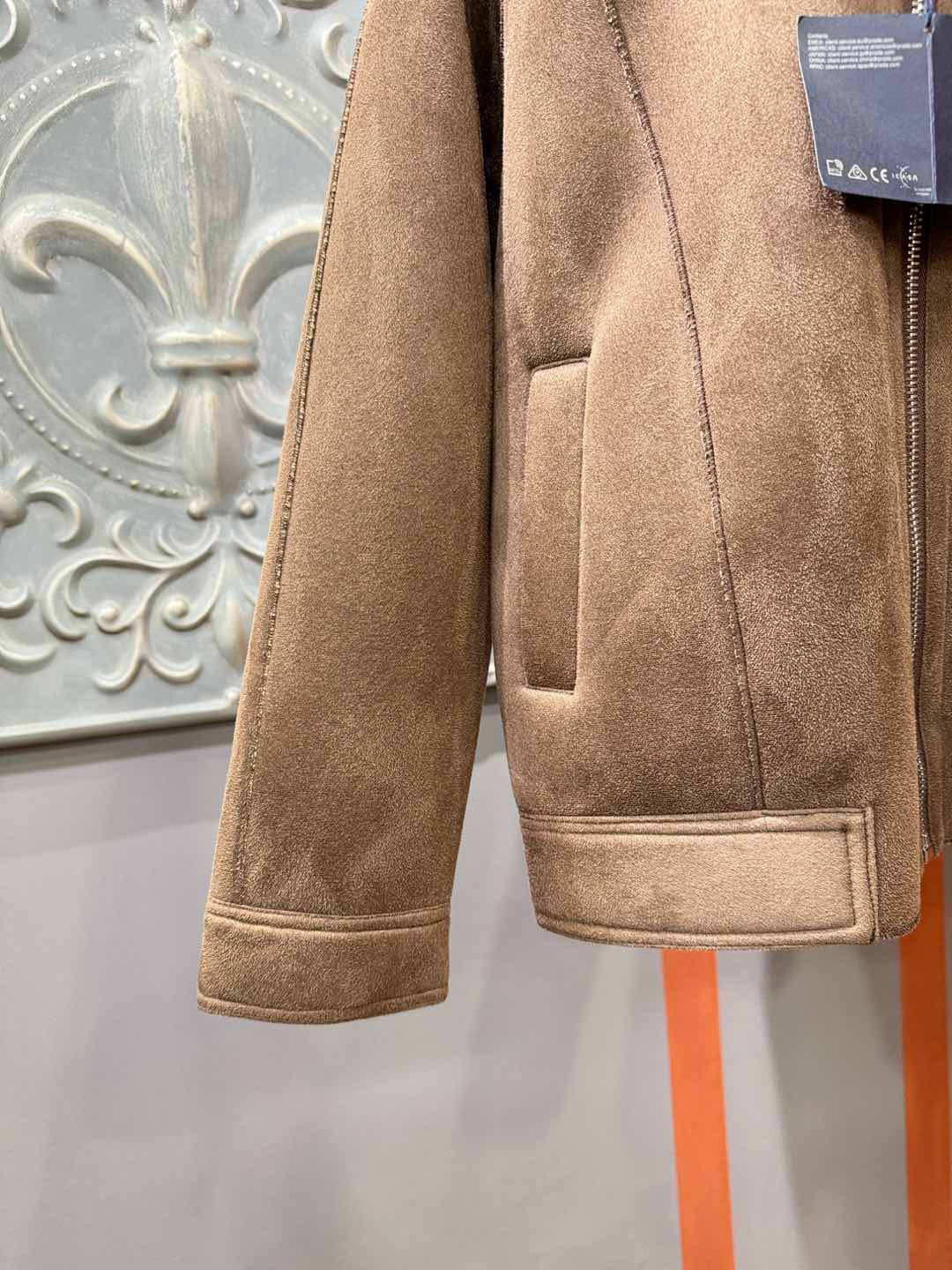 PRADA 普拉达 新品皮毛一体，原生态人造皮面料；100%进口皮毛一体！采用进口人造皮！皮料品质相当高