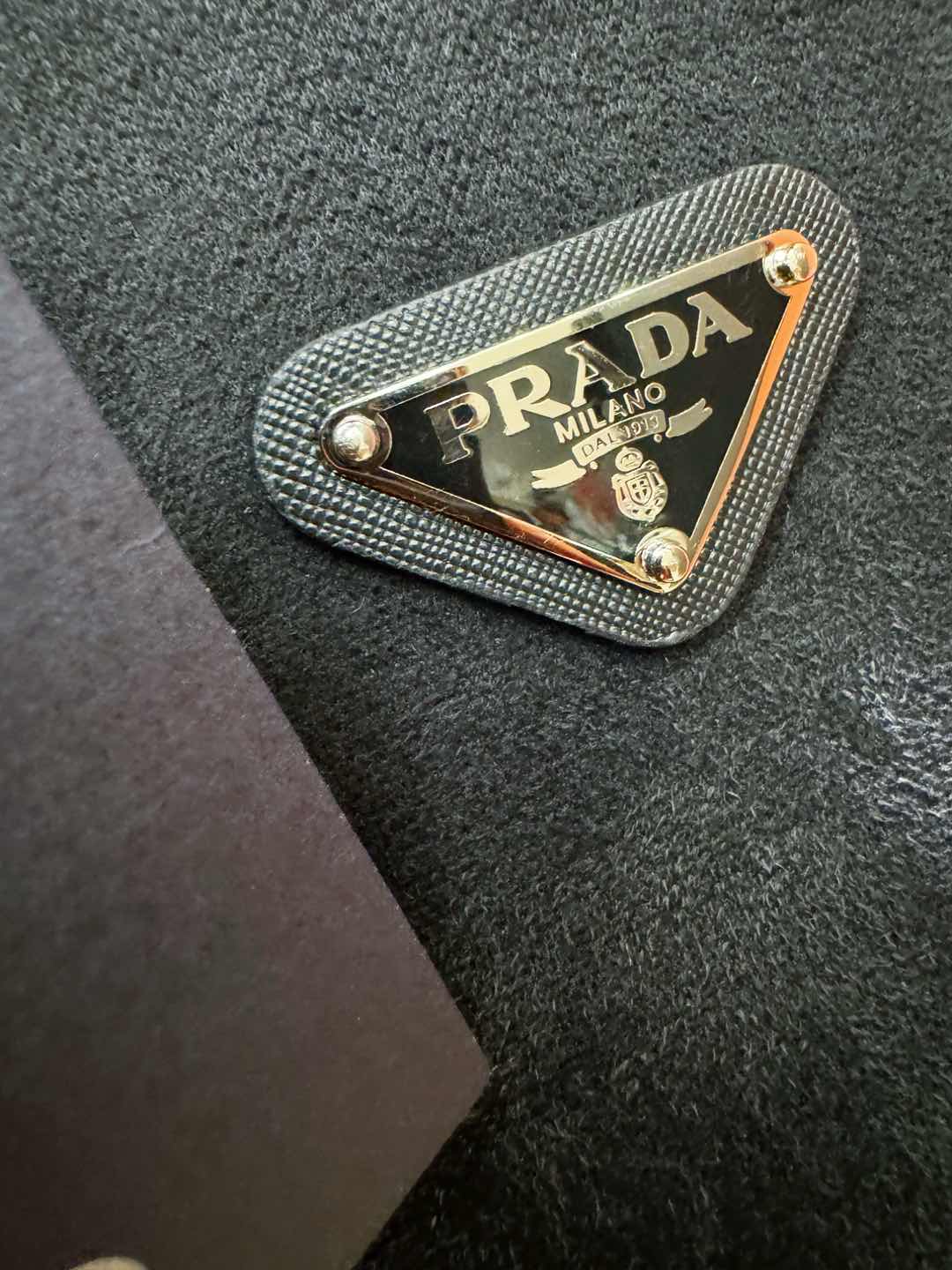PRADA 普拉达 新品皮毛一体，原生态人造皮面料；100%进口皮毛一体！采用进口人造皮！皮料品质相当高