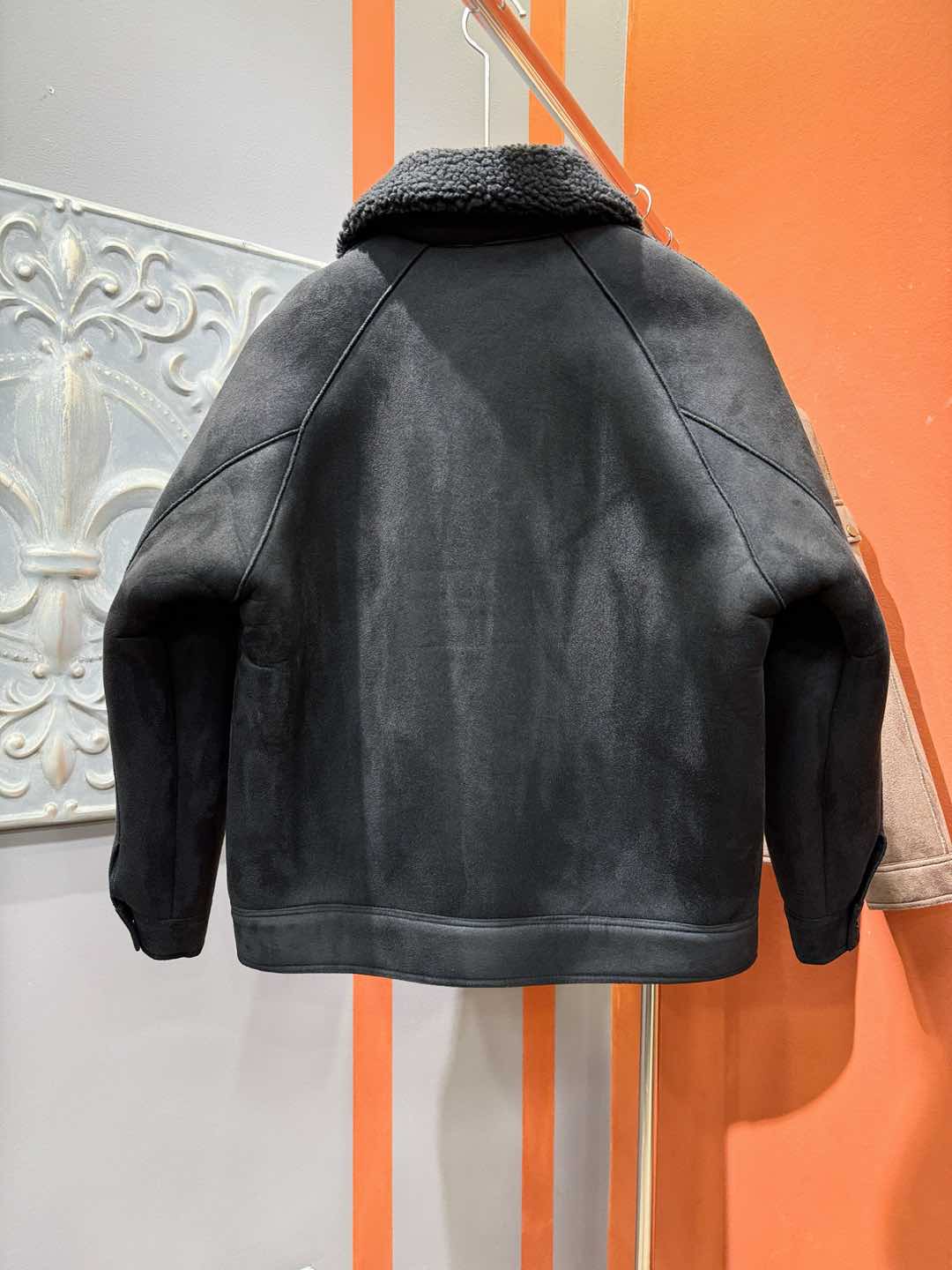 PRADA 普拉达 新品皮毛一体，原生态人造皮面料；100%进口皮毛一体！采用进口人造皮！皮料品质相当高