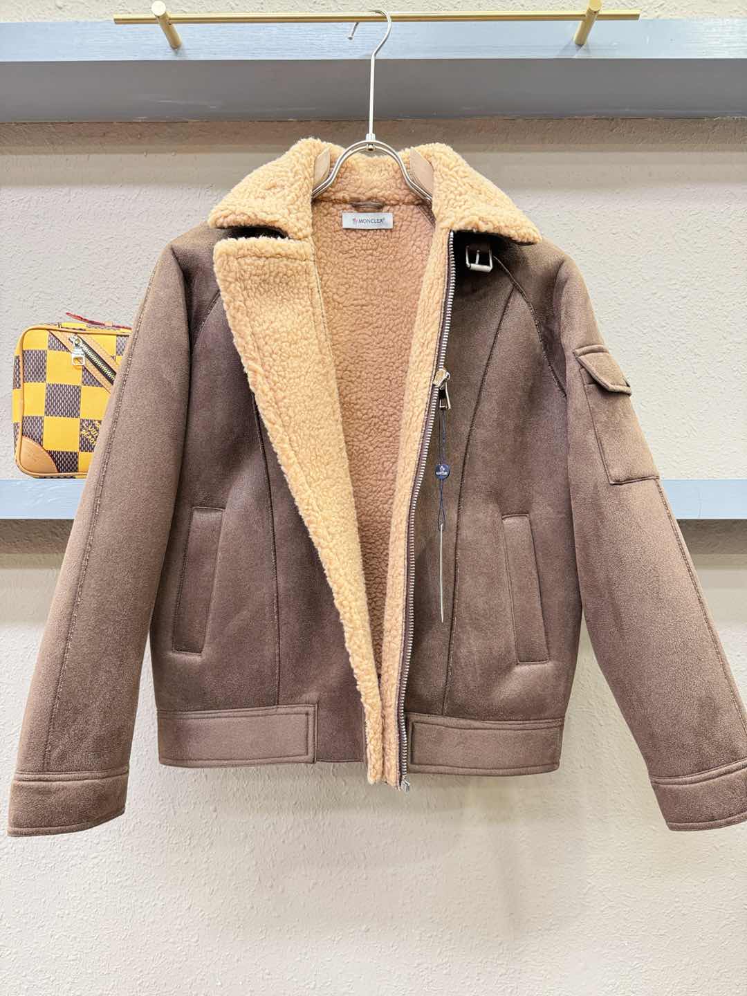 Moncler蒙口 新品皮毛一体，原生态人造皮面料；100%进口皮毛一体！采用进口人造皮！皮料品质相当高