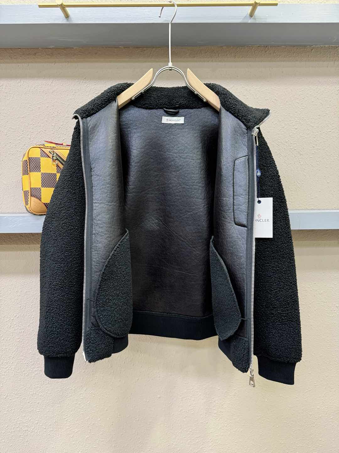 Moncler蒙口 新品皮毛一体，原生态人造皮面料；100%进口皮毛一体！采用进口人造皮！皮料品质相当高