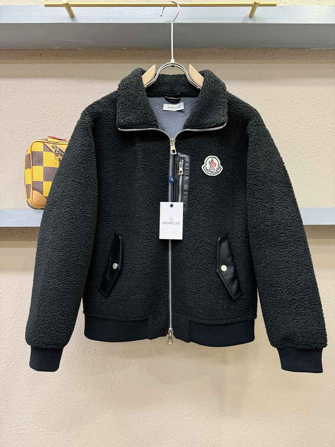 Moncler蒙口 新品皮毛一体，原生态人造皮面料；100%进口皮毛一体！采用进口人造皮皮料！皮料品质相