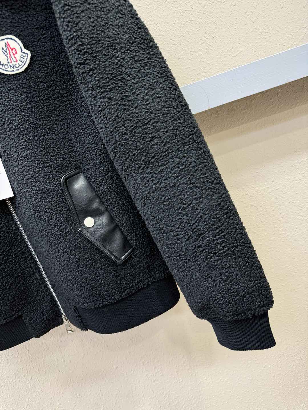 Moncler蒙口 新品皮毛一体，原生态人造皮面料；100%进口皮毛一体！采用进口人造皮！皮料品质相当高