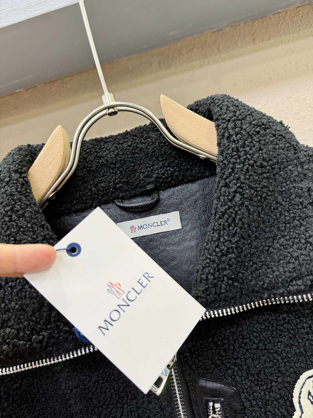 Moncler蒙口 新品皮毛一体，原生态人造皮面料；100%进口皮毛一体！采用进口人造皮！皮料品质相当高