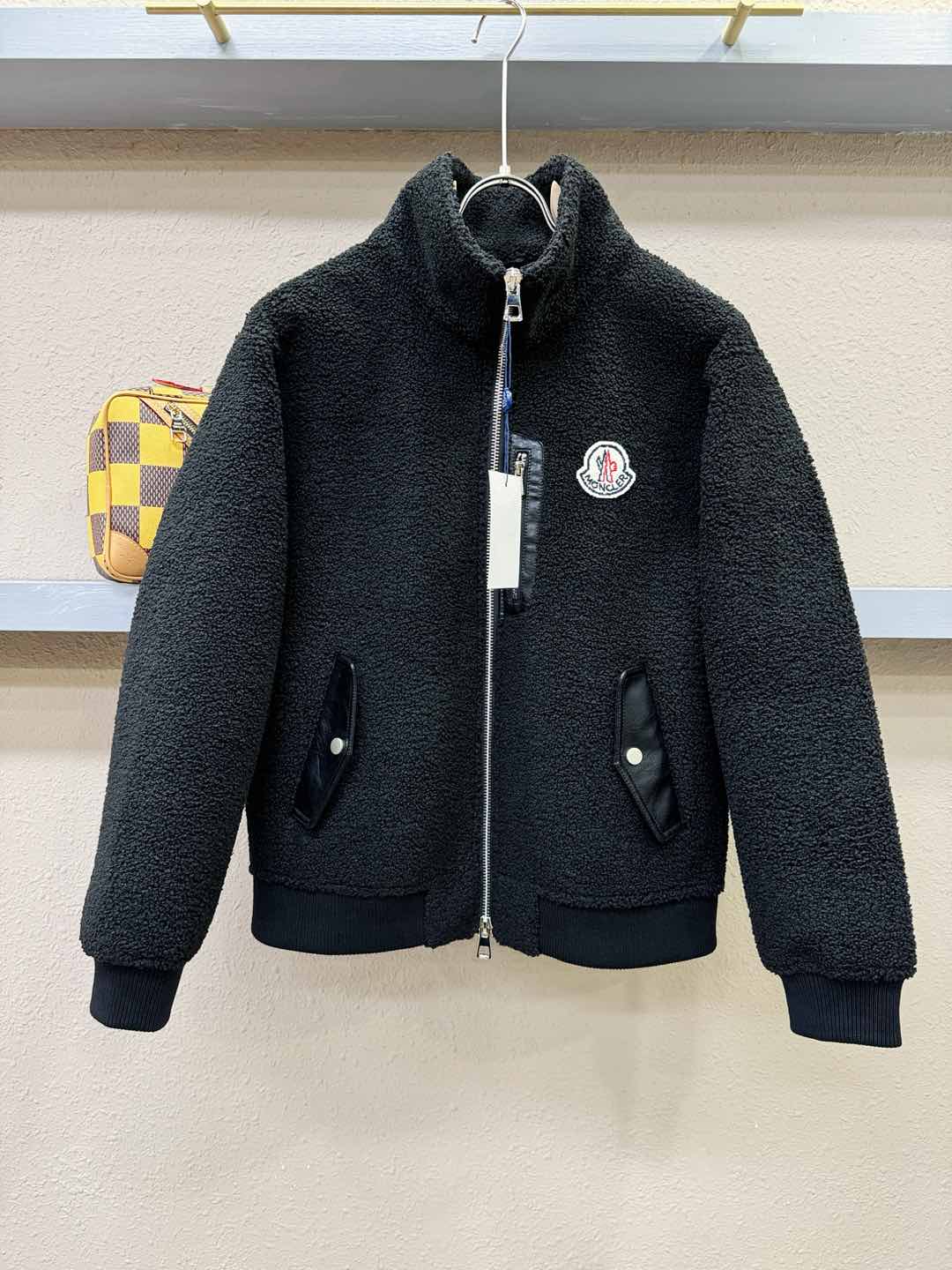 Moncler蒙口 新品皮毛一体，原生态人造皮面料；100%进口皮毛一体！采用进口人造皮！皮料品质相当高