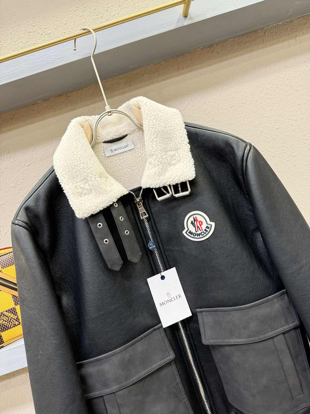 Moncler蒙口 新品皮毛一体，原生态人造皮面料；100%进口皮毛一体！采用进口人造皮皮料！皮料品质相