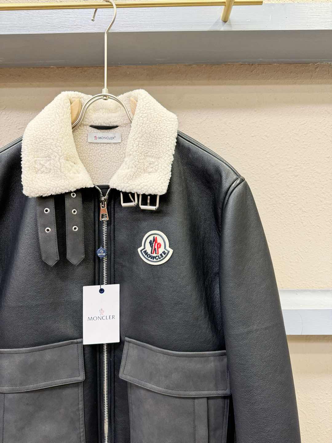 Moncler蒙口 新品皮毛一体，原生态人造皮面料；100%进口皮毛一体！采用进口人造皮皮料！皮料品质相