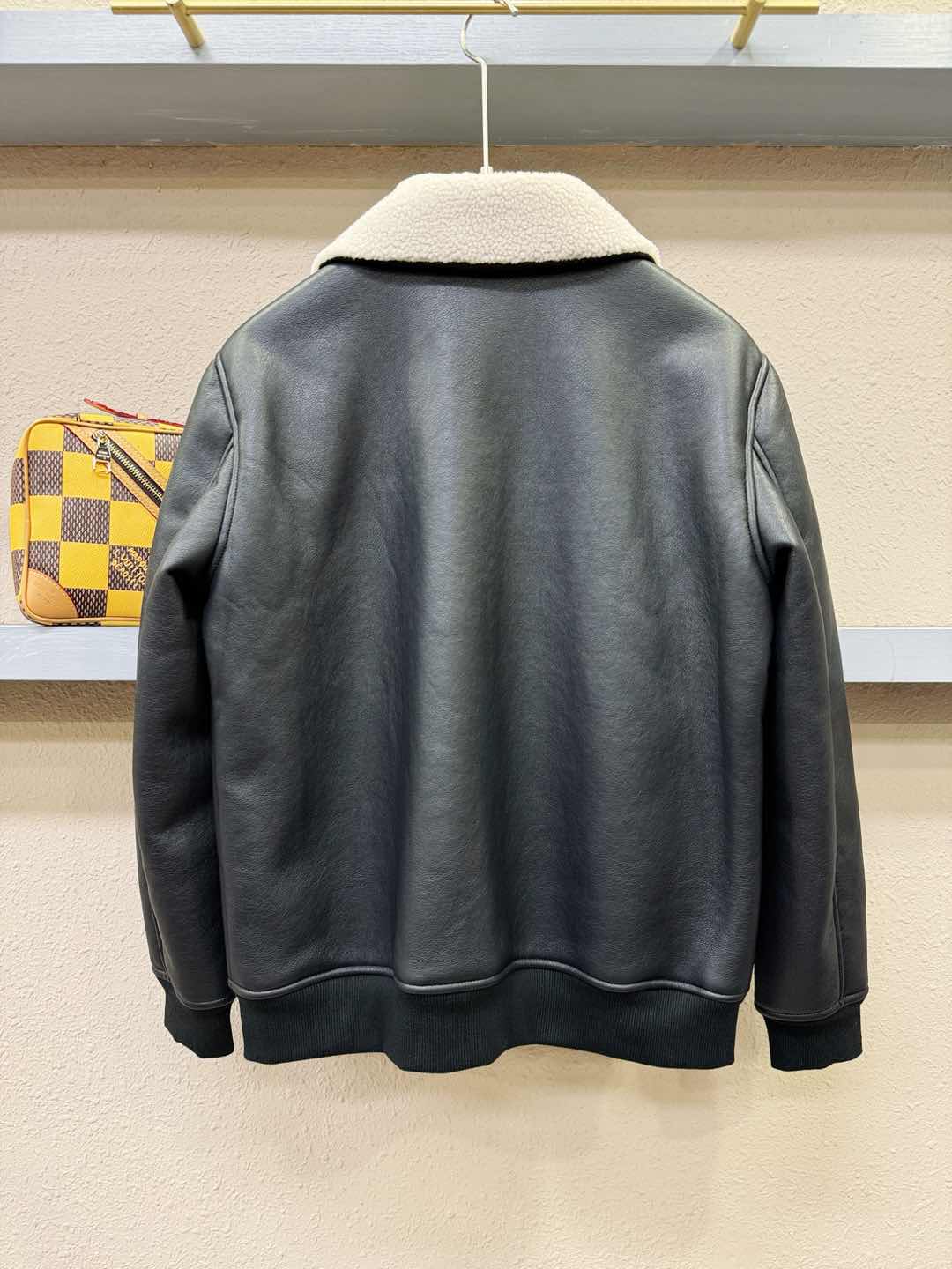 Moncler蒙口 新品皮毛一体，原生态人造皮面料；100%进口皮毛一体！采用进口人造皮皮料！皮料品质相