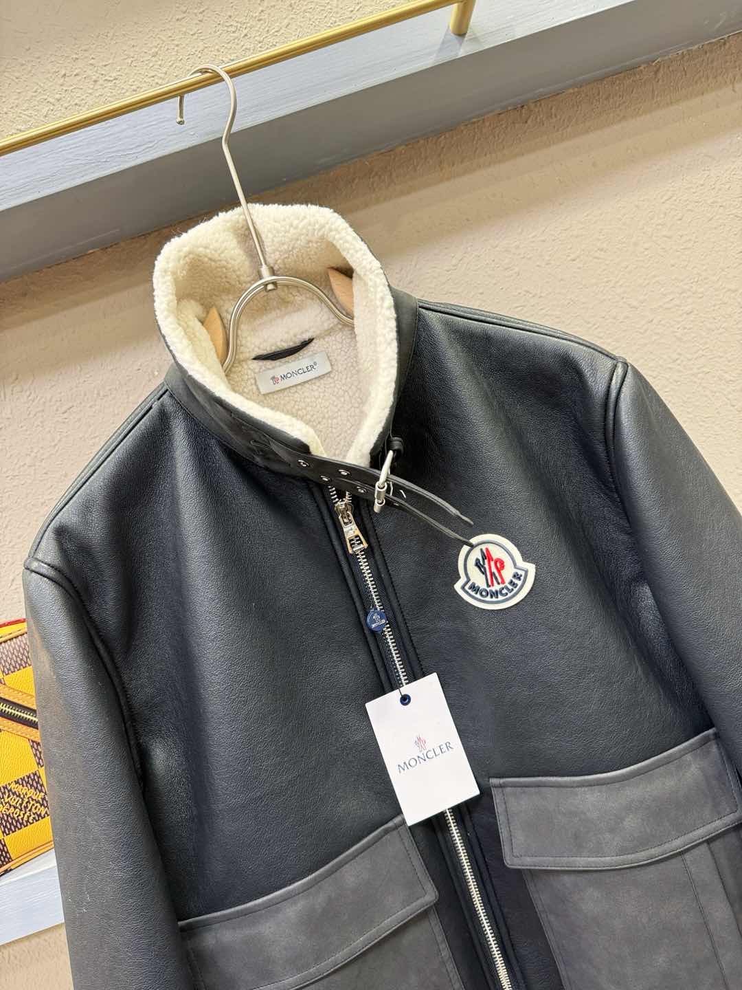 Moncler蒙口 新品皮毛一体，原生态人造皮面料；100%进口皮毛一体！采用进口人造皮皮料！皮料品质相