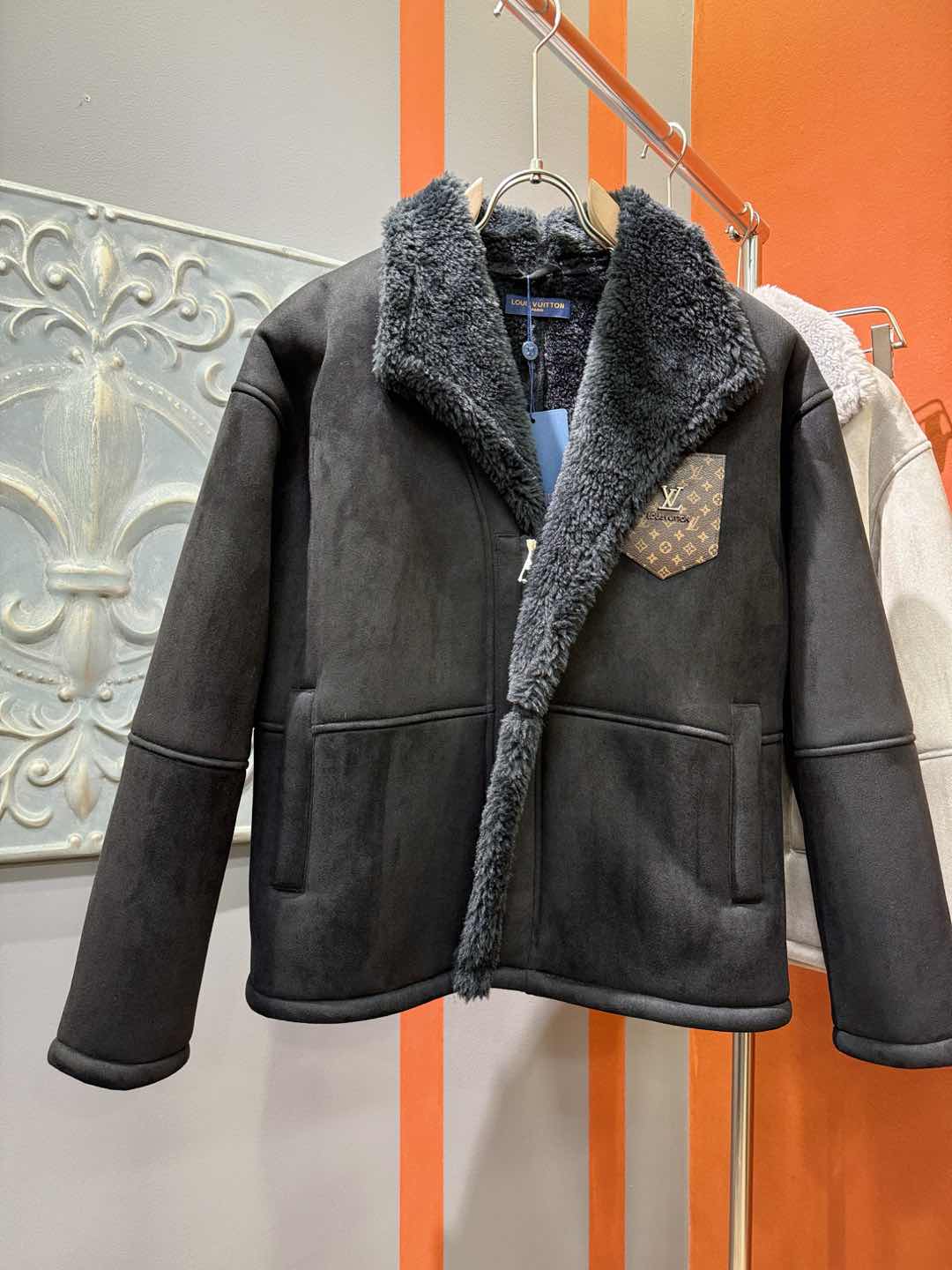 LV路易威登 新品皮毛一体，原生态人造皮面料；100%进口皮毛一体！采用进口人造皮皮料！皮料品质相当高级