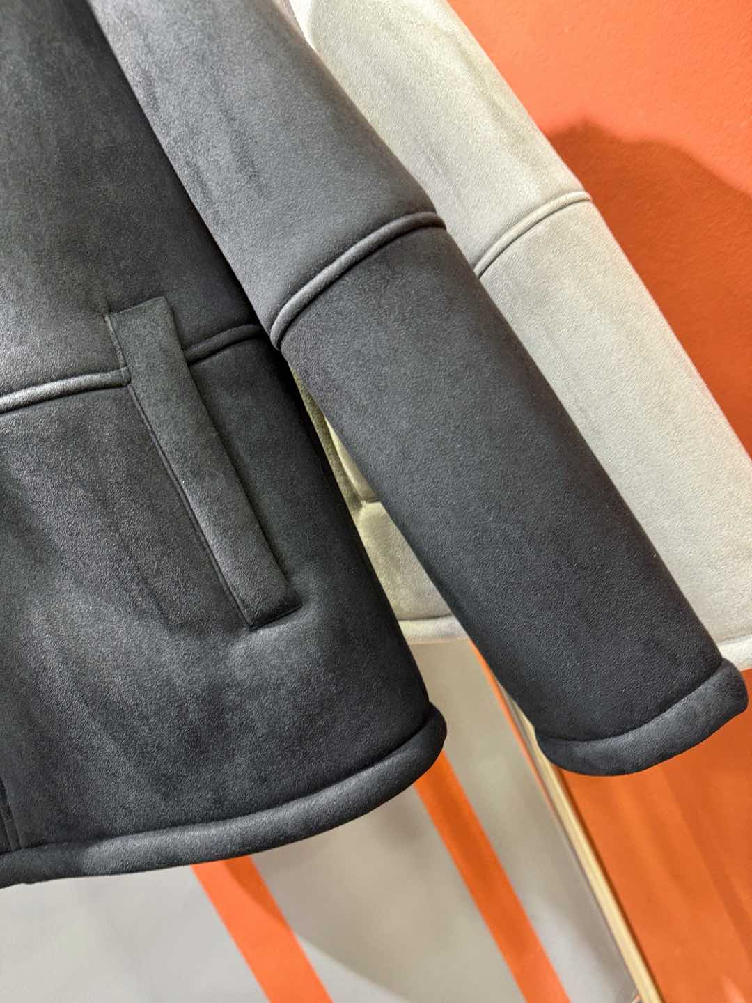 LV路易威登 新品皮毛一体，原生态人造皮面料；100%进口皮毛一体！采用进口人造皮皮料！皮料品质相当高级