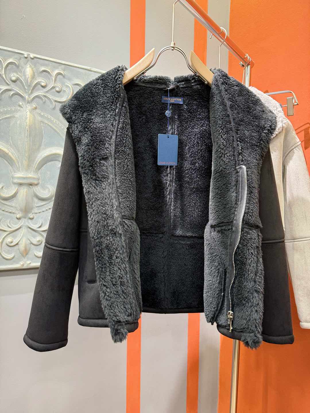 LV路易威登 新品皮毛一体，原生态人造皮面料；100%进口皮毛一体！采用进口人造皮皮料！皮料品质相当高级