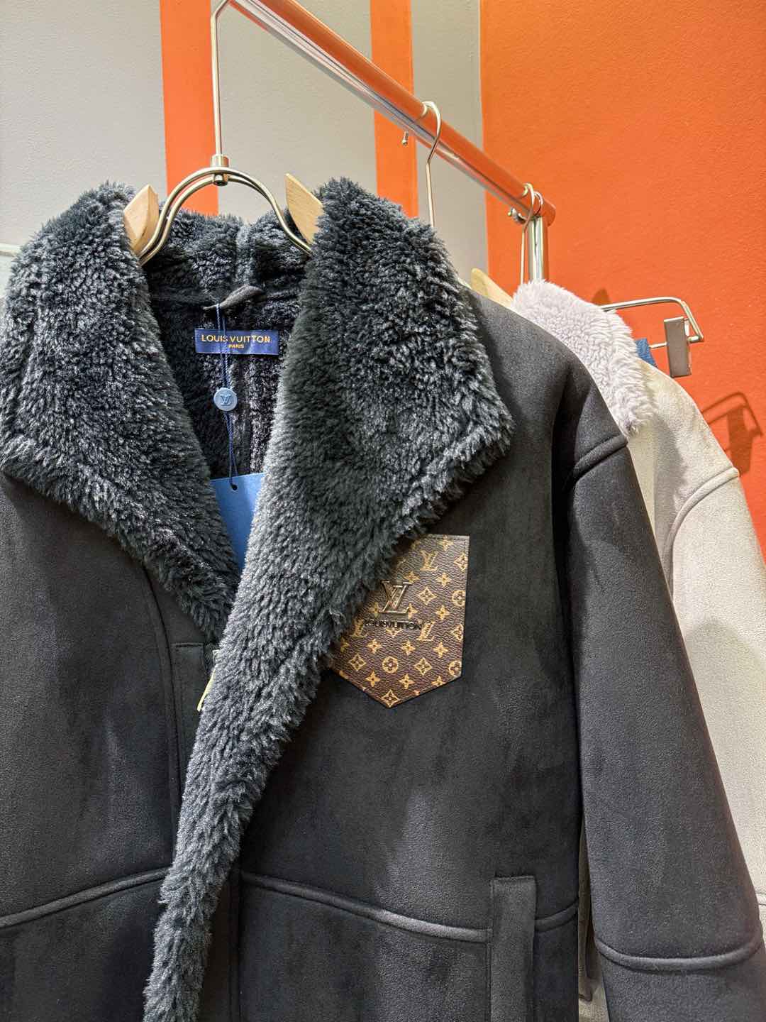 LV路易威登 新品皮毛一体，原生态人造皮面料；100%进口皮毛一体！采用进口人造皮皮料！皮料品质相当高级